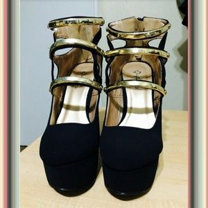 ♦️SOLD♦️Velvet black and Gold high heels